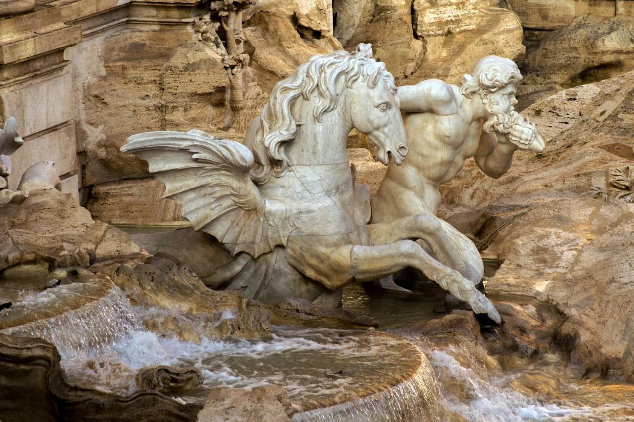 Trevi Ab Aeterno - Amazing View Of The Trevi Fountain Apartment Rome Bagian luar foto